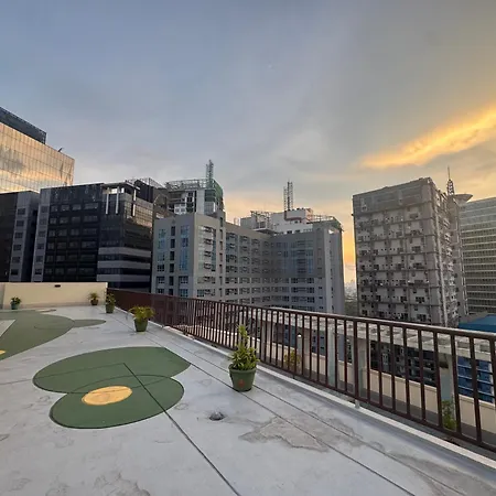 Condo Beside Pool Gym And Rooftop In Grand Emerald Tower