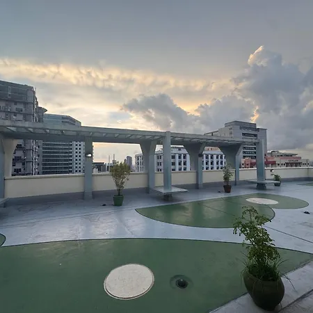 Condo Beside Pool Gym And Rooftop In Grand Emerald Tower