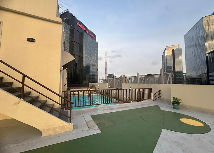 Beside Pool Gym And Rooftop In Grand Emerald Tower * Manila