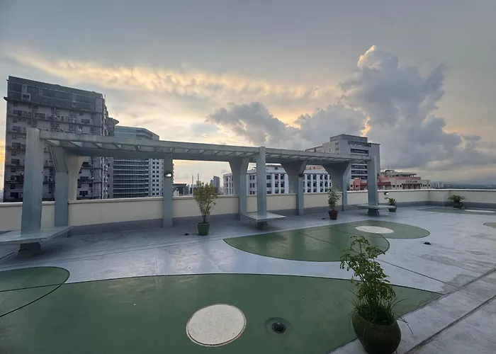 Aparthotel Beside Pool Gym And Rooftop In Grand Emerald Tower *